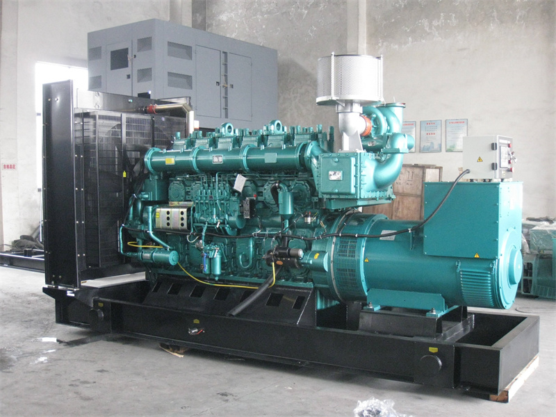新都200KW 柴油发电机的油耗是多少？