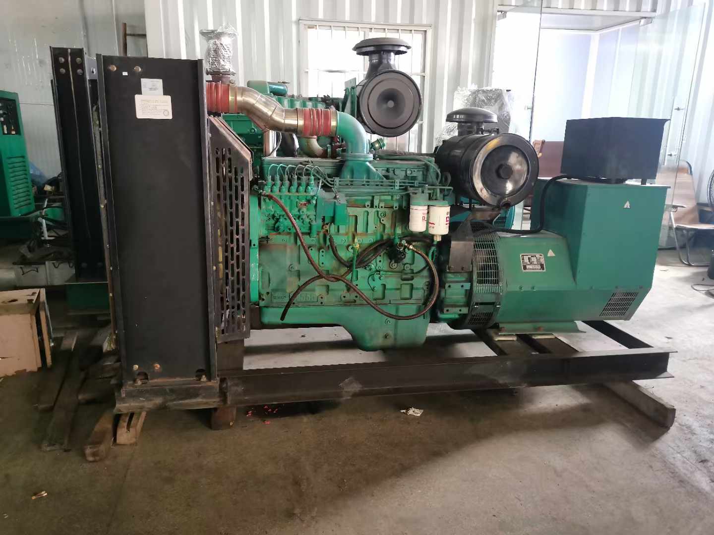 新都发电机租赁如何确定电缆的承载电流是否在安全范围内？