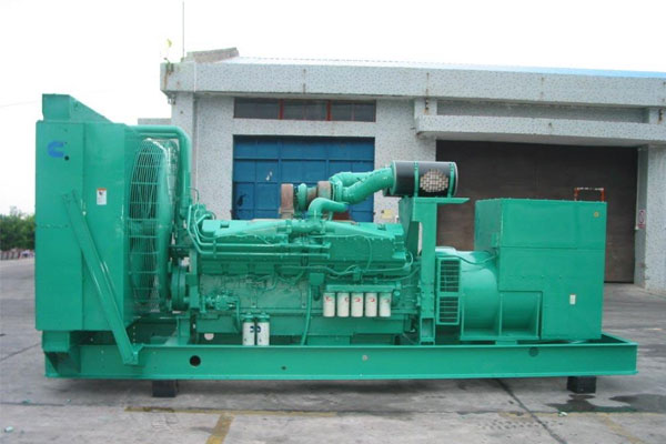 新都工厂发电机应急发电时如何更准确地检查发电机状态？