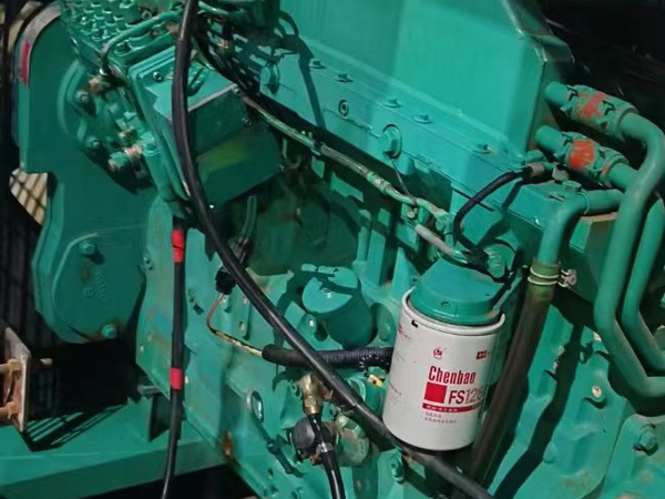 新都如何确定新的发电机组控制系统是否与原系统兼容？